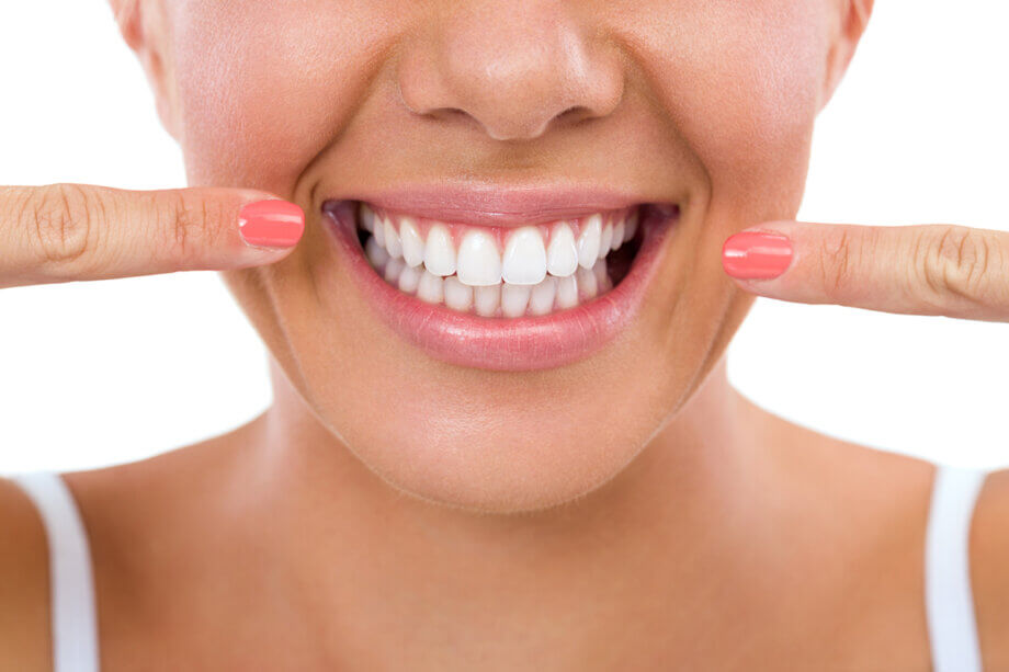 Professional Teeth Whitening vs. At-Home Kits: Which Is Better for You?